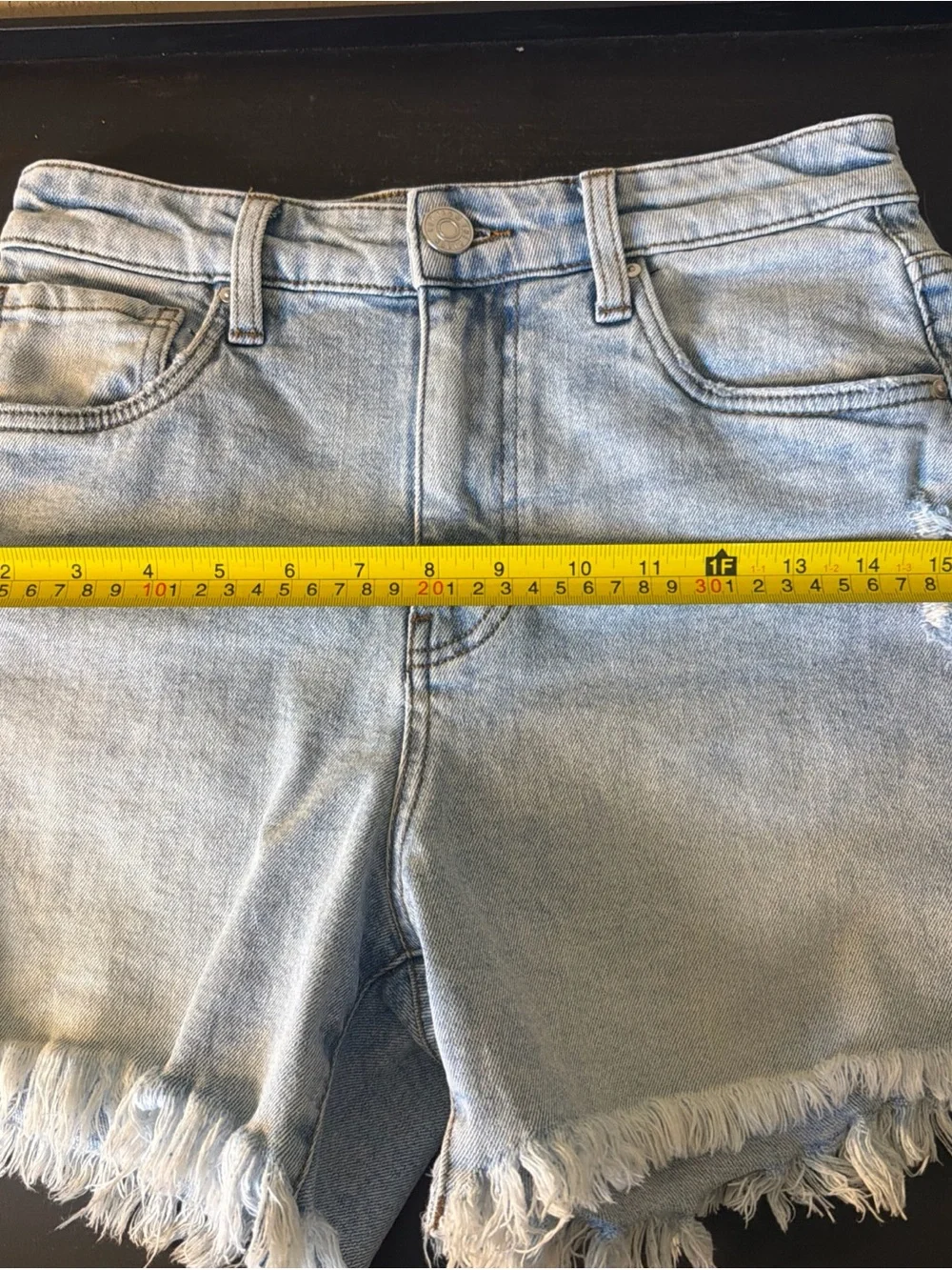 Kut from the Kloth Jane High Rise Long Short Distressed Size 00 Frayed Hem